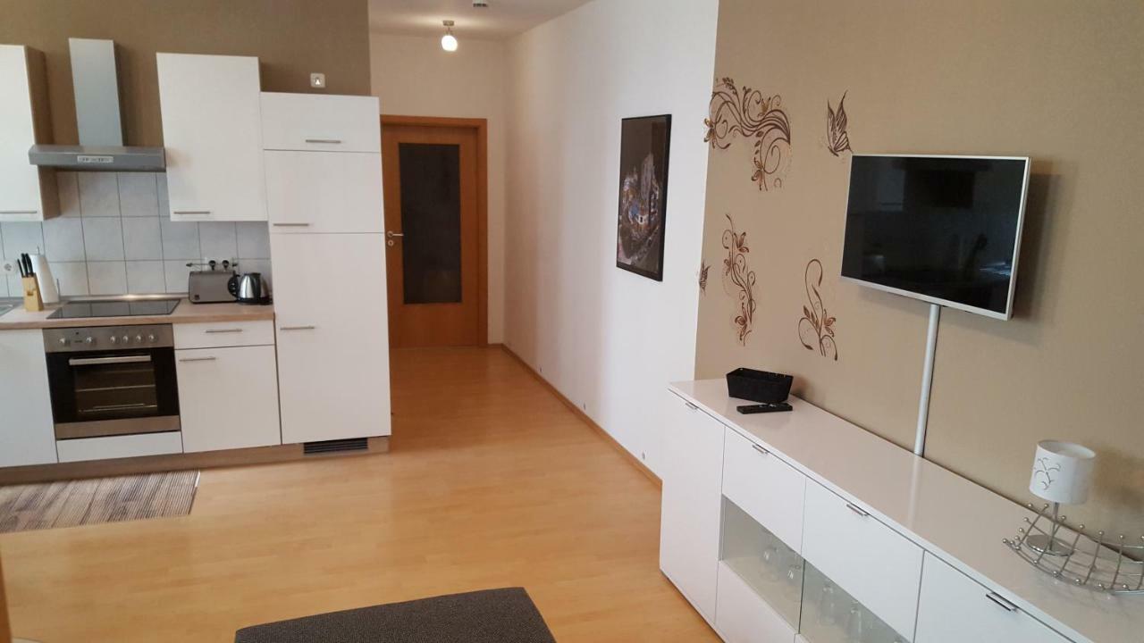 Neu! In Apartment *